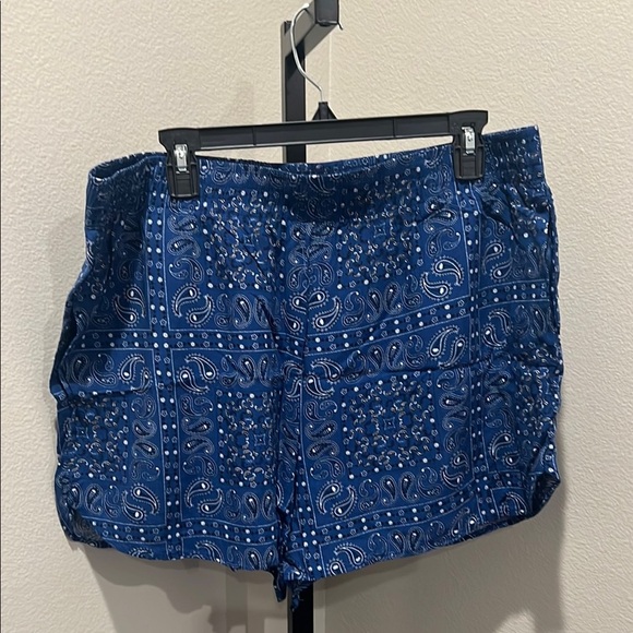 Blue Paisley Women's Top and matching shorts sets - Picture 4 of 6